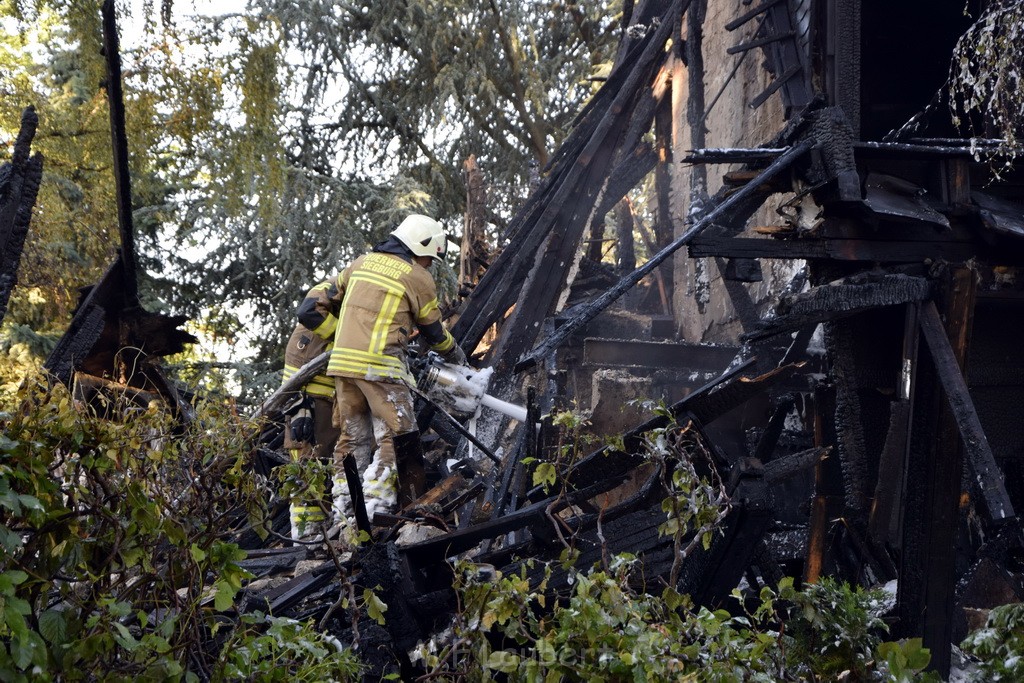 Grossfeuer Einfamilienhaus Siegburg Muehlengrabenstr P1116.JPG - Miklos Laubert